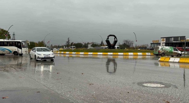 Edirnede sağanak yağış etkili oluyor