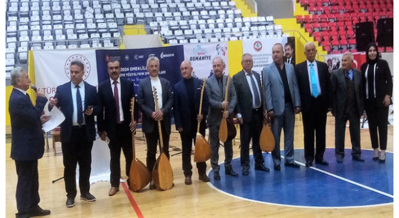 Emekli Sanatçılar, emeklilere duygulu anlar yaşattı