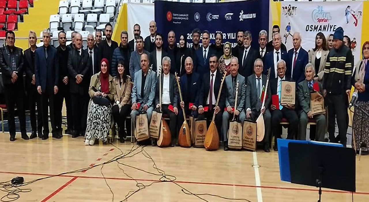 Emekli Sanatçılar, emeklilere duygulu anlar yaşattı