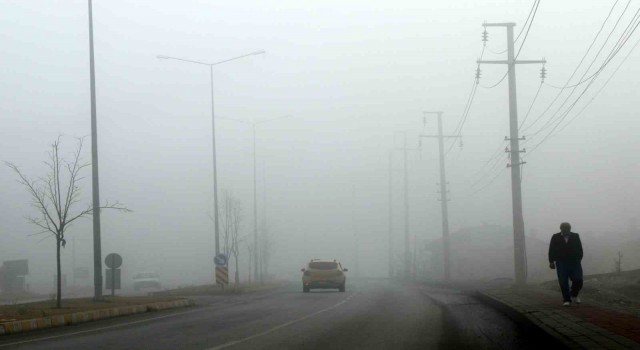 Erzincanda yoğun sis: Görüş mesafesi 30 metreye kadar düştü