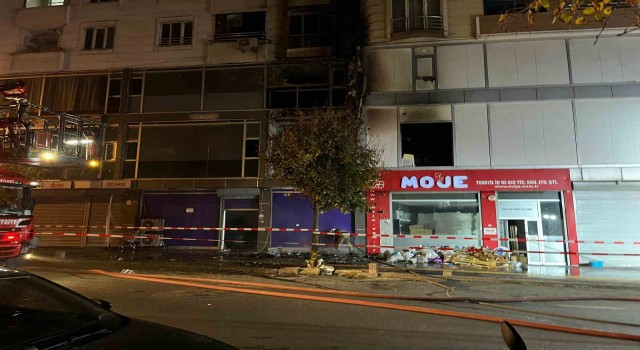 Esenyurtta tekstil atölyesinde yangın: Dumandan etkilenen şahsa dakikalarca kalp masajı yapıldı