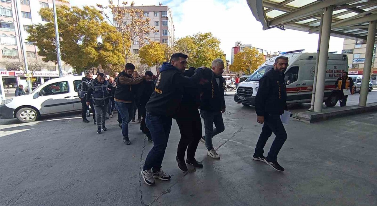 Konya’da Galericinin öldüğü silahlı kavganın zanlıları adliyeye sevk edildi