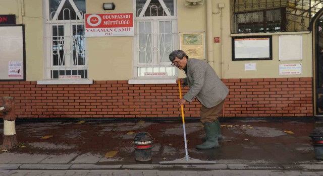 Gerçek zenginliği camide buldu