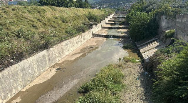 Hatay Büyükşehir Belediyesi, Drone Destekli İlaçlama Çalışmalarını Sürdürüyor