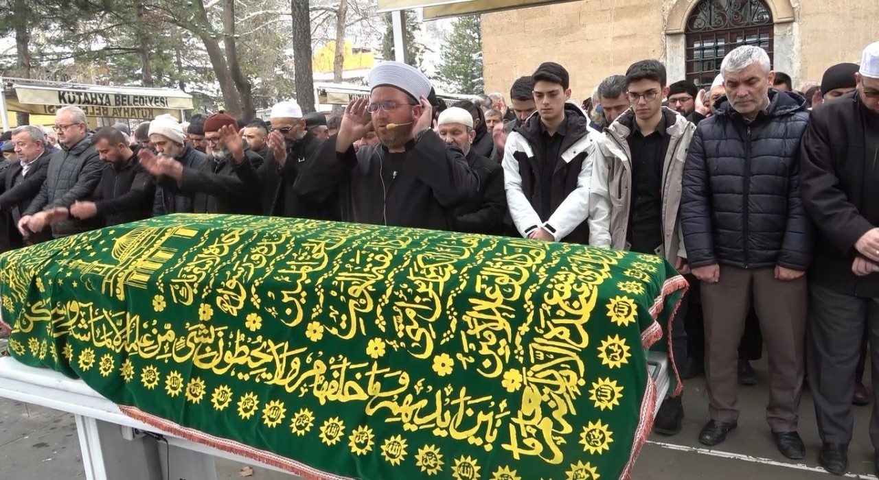 Hollandada cansız bedenine ulaşılan imam Fatih Eryılmaz, memleketi Kütahyada toprağa verildi
