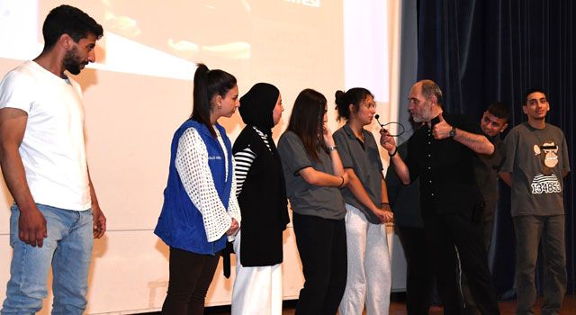 İnsana Yolculuk” Söyleşisi Duygu Dolu Anlara Sahne Oldu