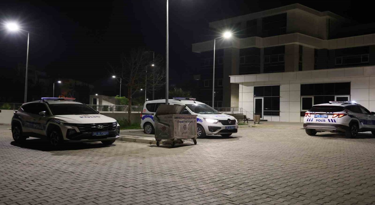 İzmirde kız meselesinden öldürülen 3 genç, araç içerisinde başlarından vurulmuş
