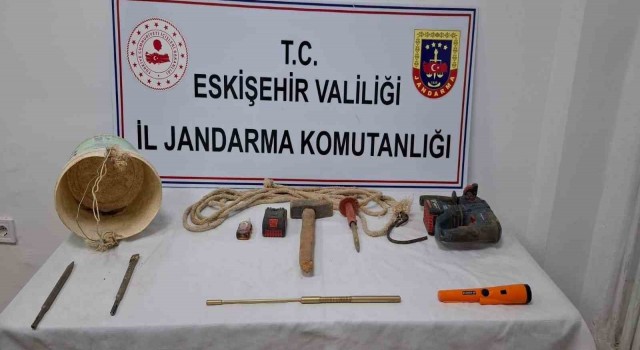 Kaçak kazı yapan 2 şüpheli suçüstü yakalandı