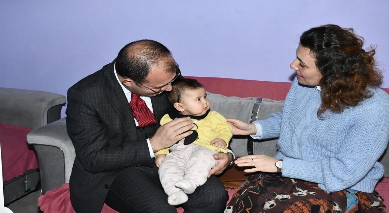 Kadirli Kaymakamı ve Eşinden "Hoş Geldin Bebek" Ziyaretleri