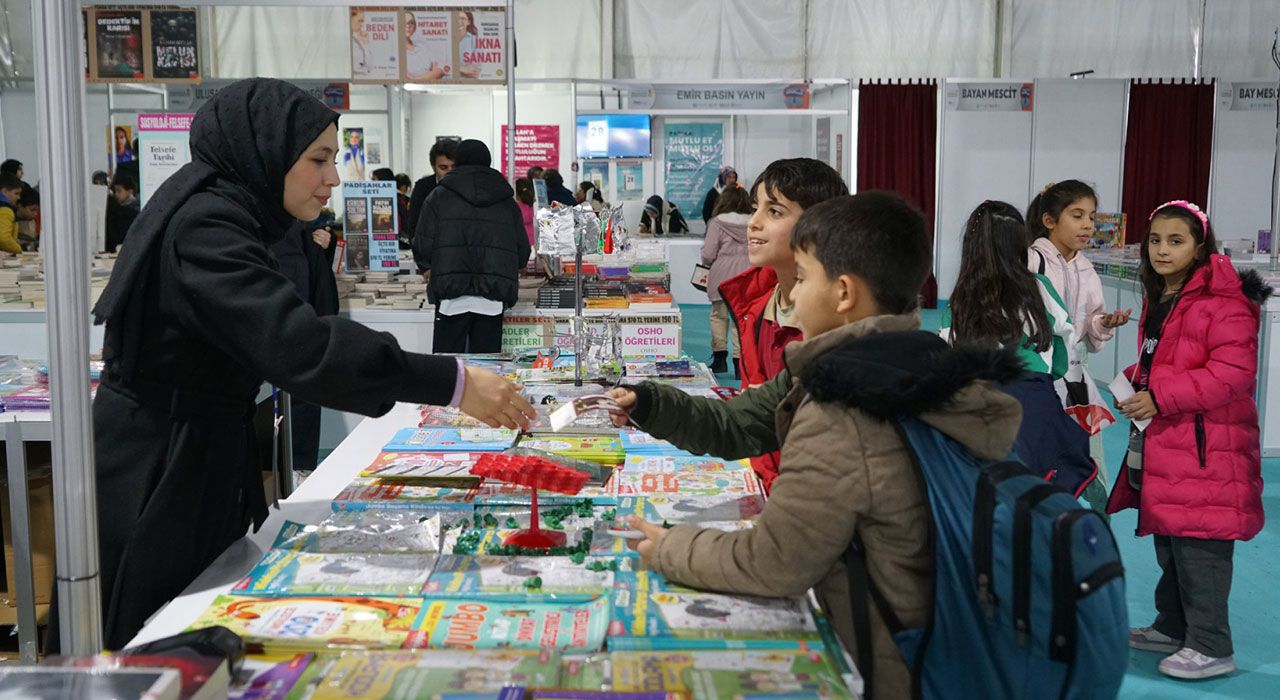 Kahramanmaraş Kitap Fuarı’nda Kültür ve Edebiyat Coşkusu Sürüyor