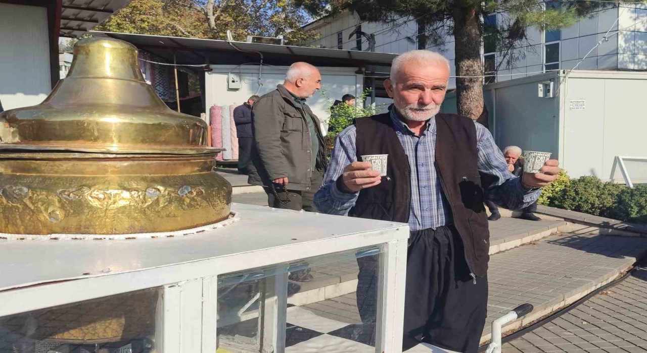 Kahramanmaraşın 41 yıllık salepçisi insanların içini ısıtıyor