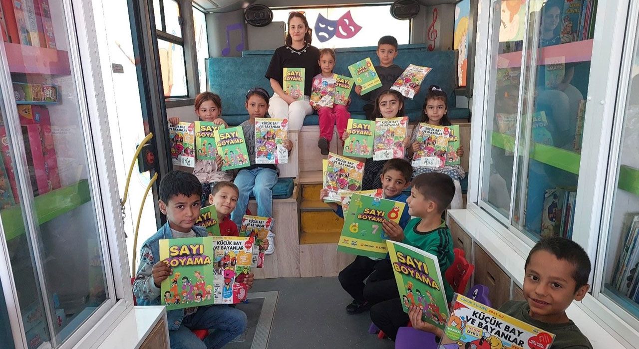 Kahramanmaraş’ın Mobil Çocuk Kütüphanesi Öğrencilerle Buluşuyor