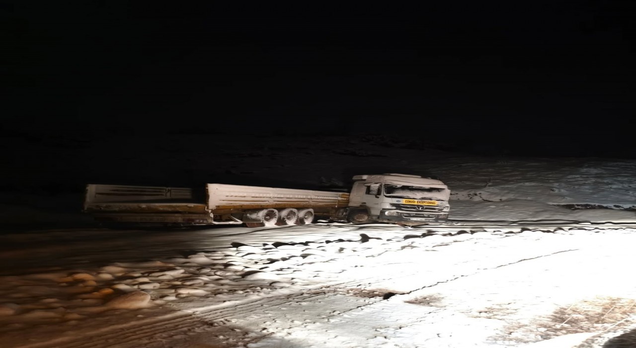 Kar yağışı nedeniyle Eruh-Şırnak yolu ulaşıma kapandı