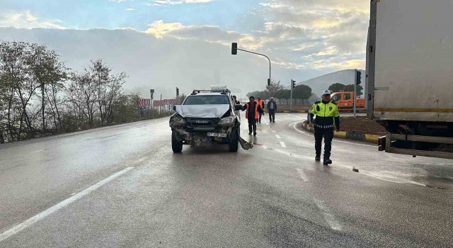 Kastamonuda kavşakta zincirleme trafik kazası: 2 kişi yaralandı