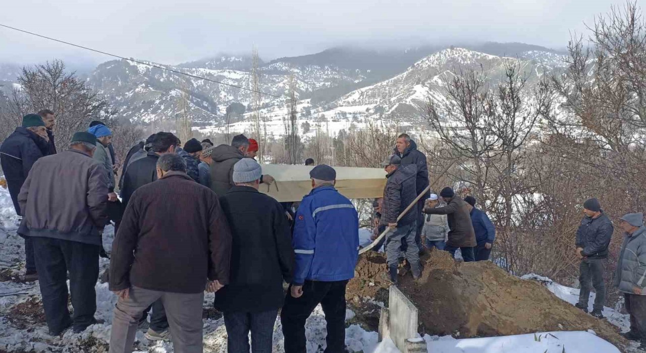 Kastamonuda yangında hayatını kaybeden baba ile engelli oğlu toprağa verildi