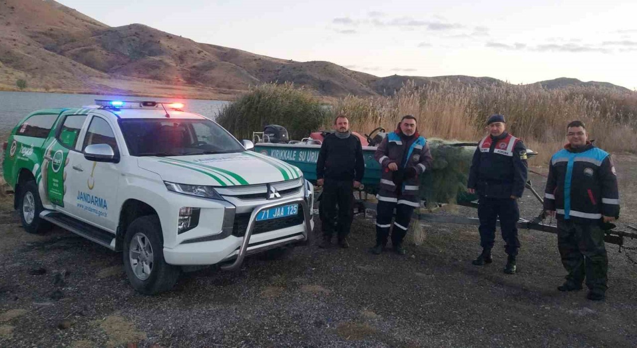Kırıkkalede gölete bırakılan 300 metrelik ağa el konuldu