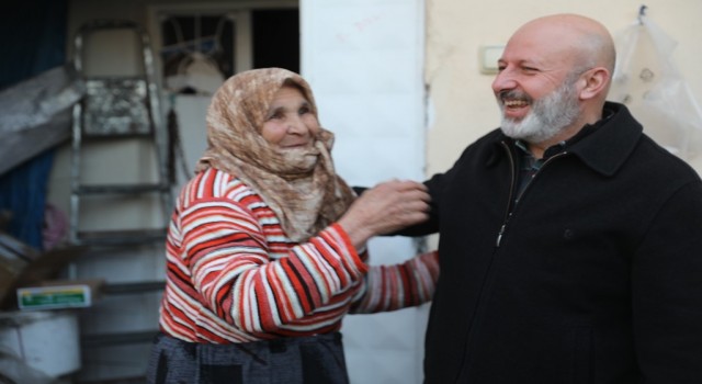 Kocasinan Belediyesi, asırlık Fatma Nineye evde sağlık hizmeti sağlıyor