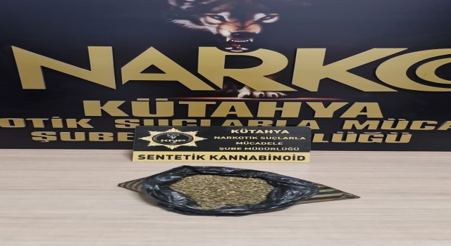 Kütahyada bir araçta yapılan aramada 458 gram uyuşturucu ele geçirildi