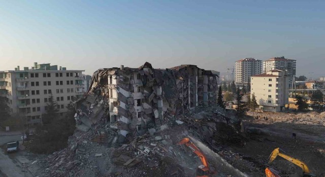 Malatyada 5 katlı bina korna sesi ile yıkıldı