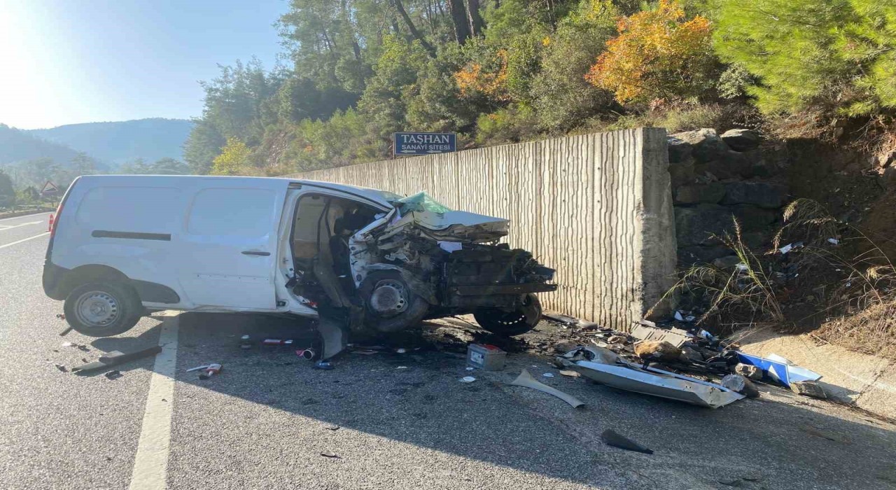Marmaristeki trafik kazasında iki çocuk hayatını kaybetti