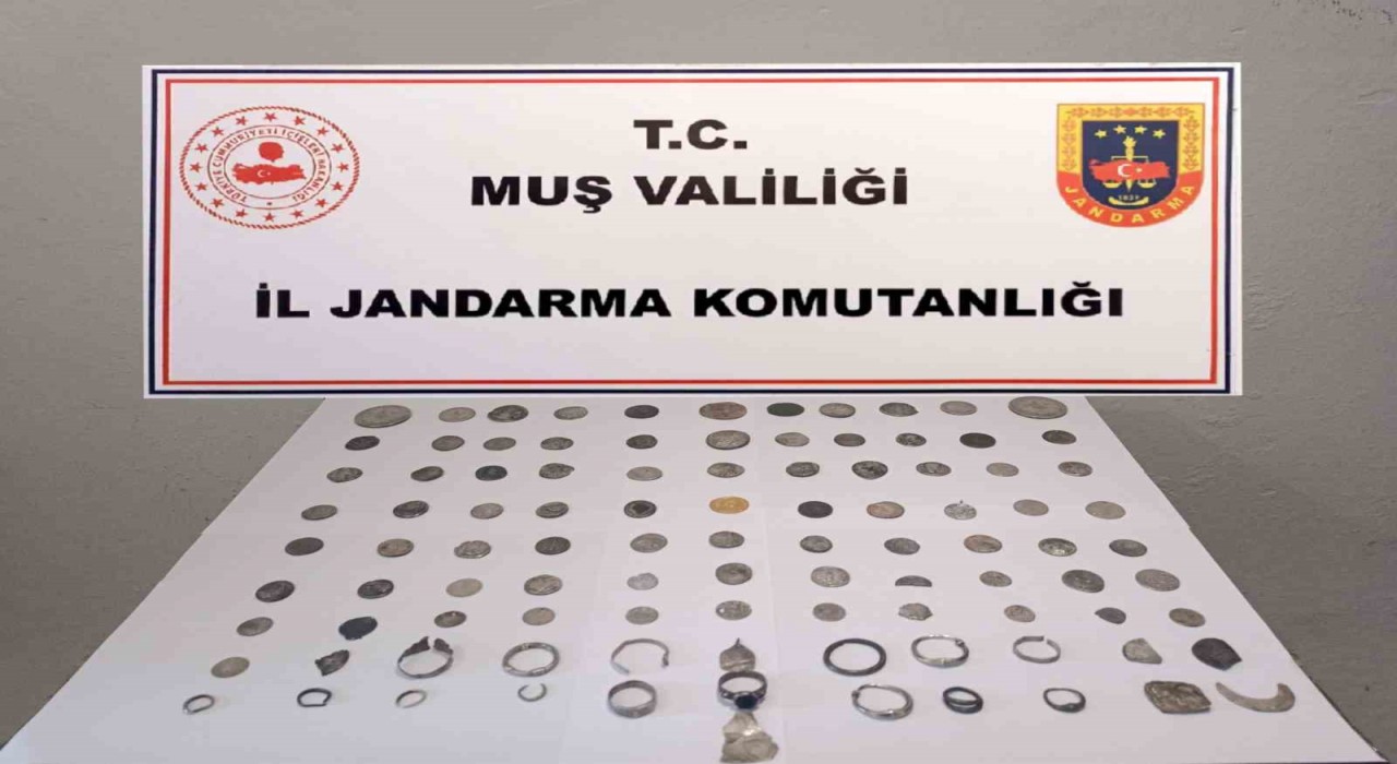 Muşta Bizans dönemine ait tarihi eserler ele geçirildi, 2 kişi gözaltına alındı