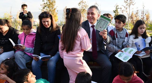 Osmaniye, Güneşli Bir Günde Kitap Severlerle Şenlendi