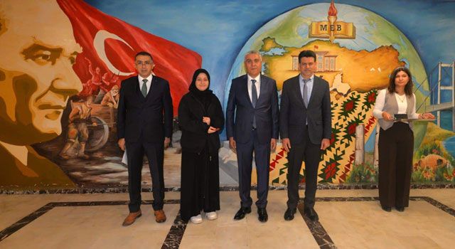 Osmaniye’de “Anılarda Öğretmen” Yarışmalarının Birincileri Ödüllerini Aldı