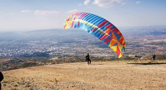 Osmaniye'de yamaç paraşütü festivali düzenlendi