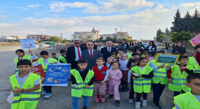 Minikler Sigaranın Zararlarına Dikkat Çekmek İçin İzmarit Topladı