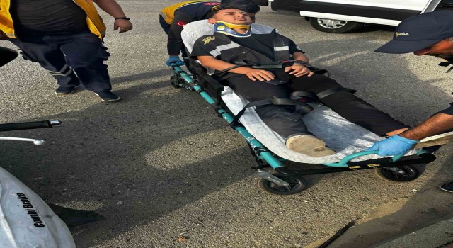 Otomobille motosiklet çarpıştı, kurye yaralandı