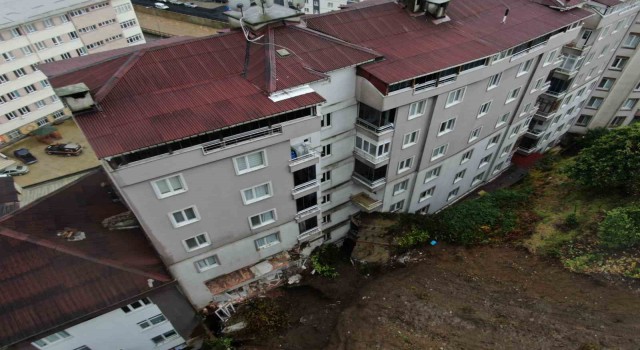 Rizenin Çayeli ilçesinde heyelanın yaşandığı alan havadan görüntülendi