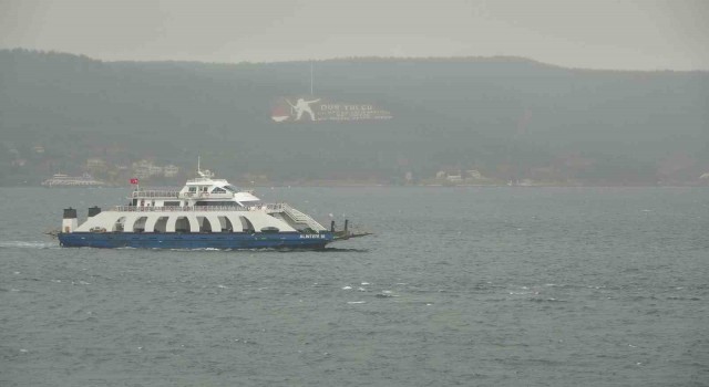 Saatteki hızı 75 kilometreyi bulan fırtına nedeniyle Bozcaada ve Gökçeadaya feribot seferleri yapılamıyor