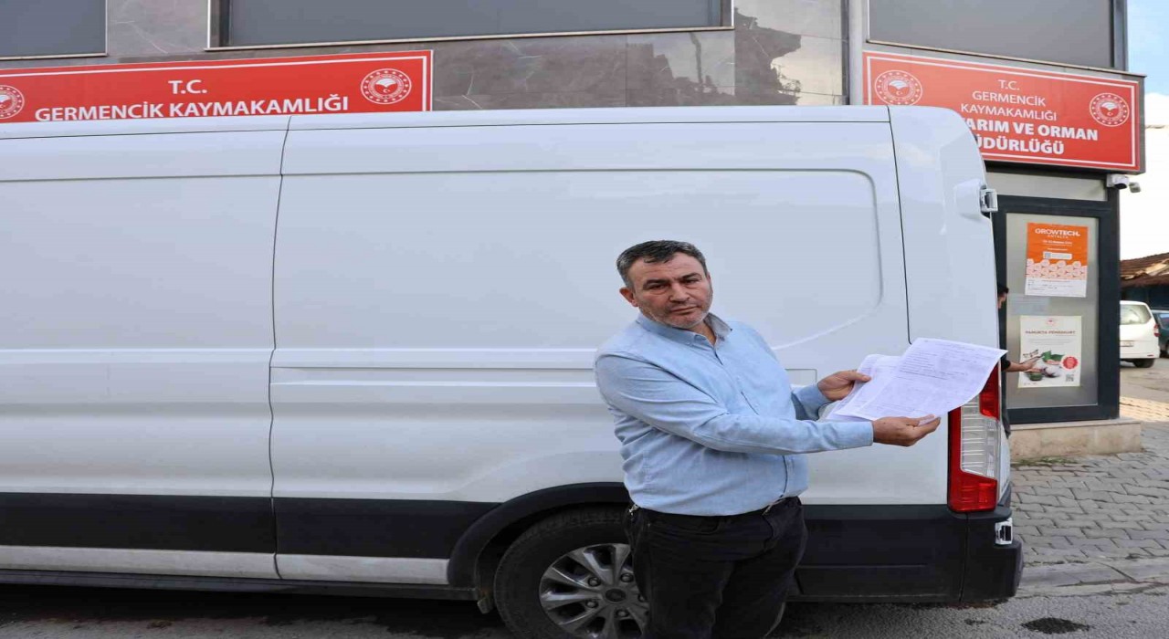 Sahte zeytinyağı ile suçlanan işadamı, aracını Tarım Müdürlüğüne teslim etti.