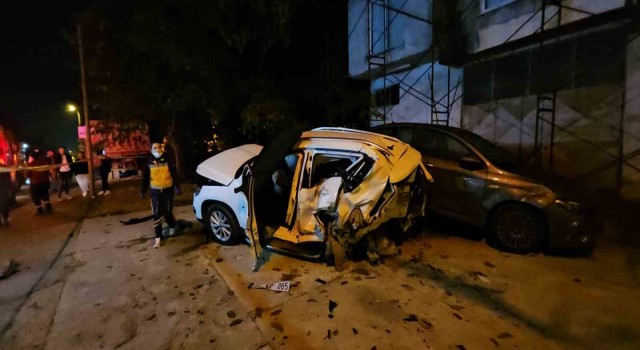 Sakaryada ambulans ve üç aracın karıştığı zincirleme kaza kamerada: 1 ölü, 3 yaralı