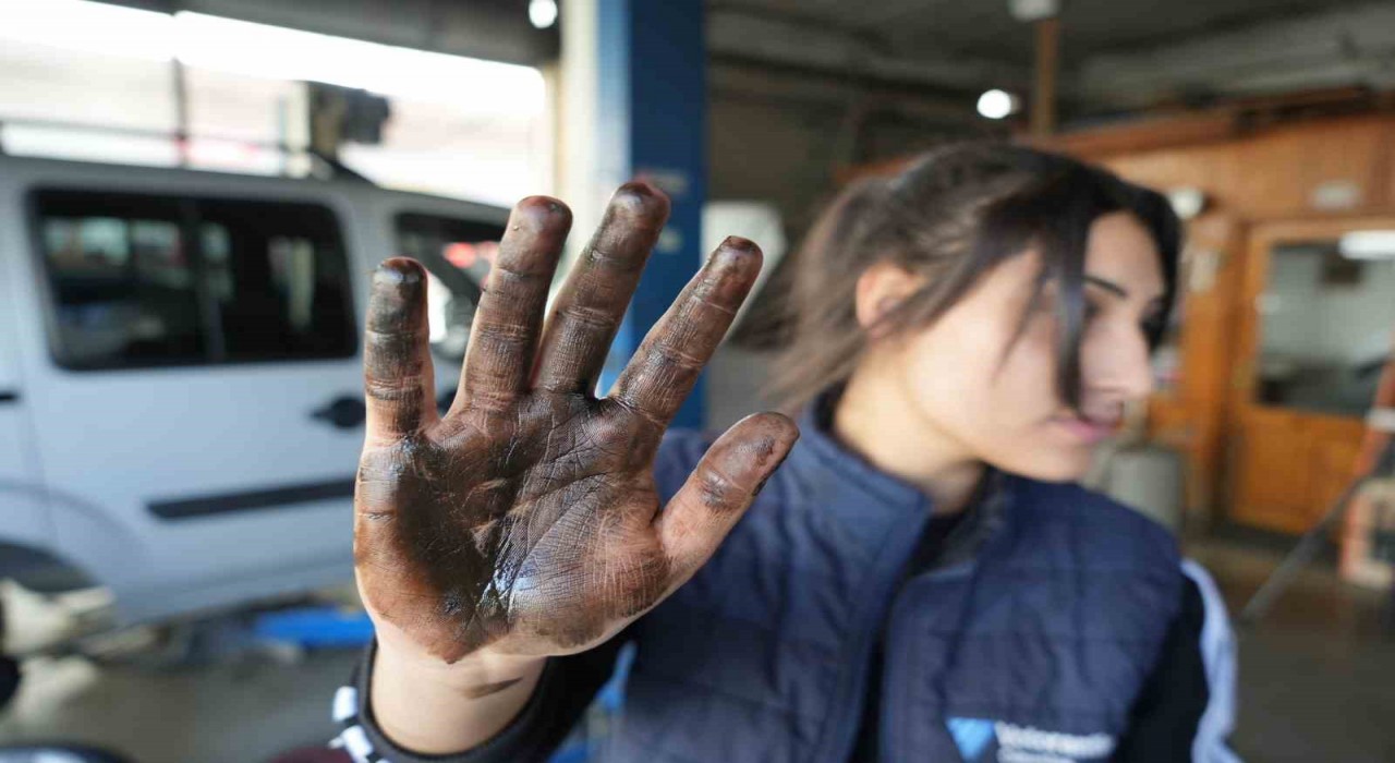 Samsun sanayisinin tek kız çırağı liseli Yağmur