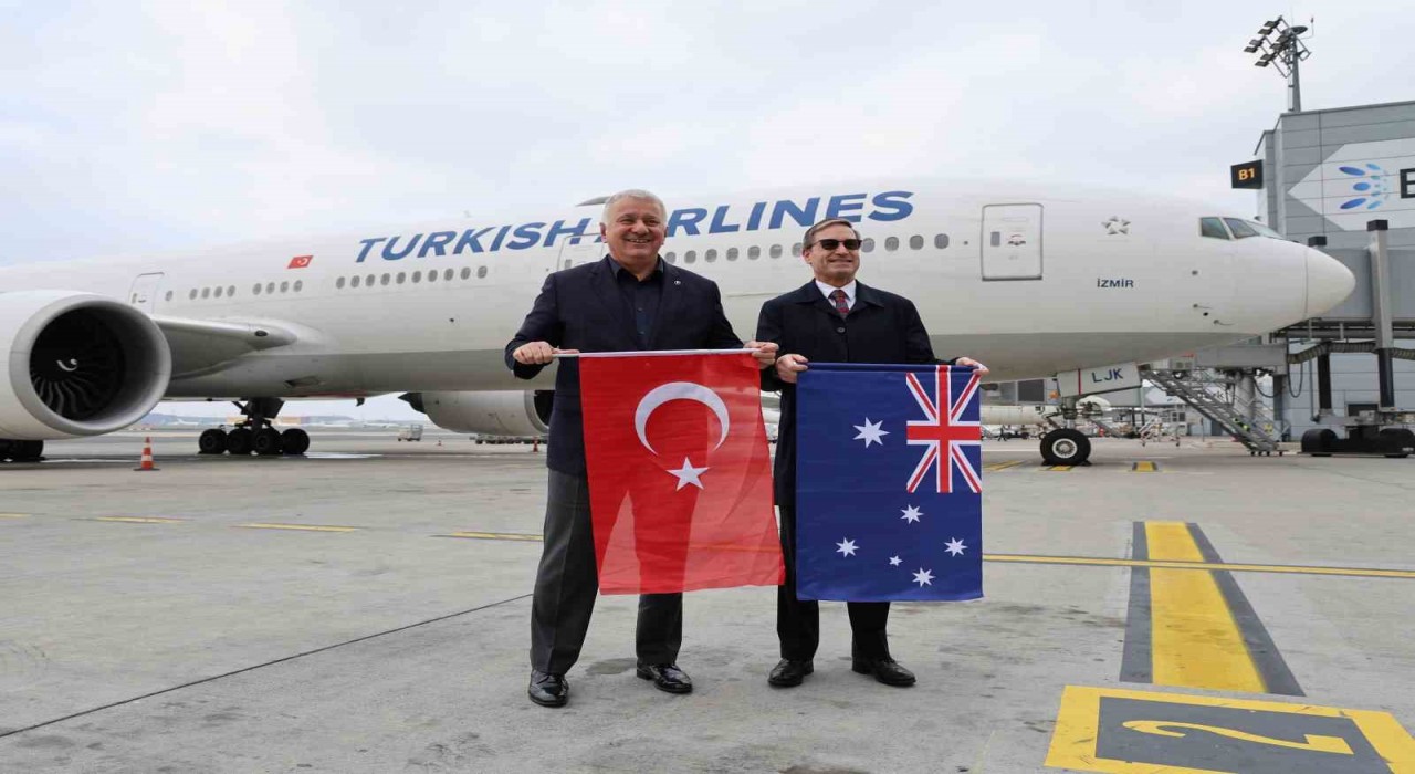 THY Sidney uçuşları başladı, Başkonsolos uçağı su dökerek uğurladı