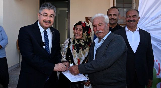 Topraktepe Köyü'nde Deprem Konutlarının Anahtarları Teslim Edildi