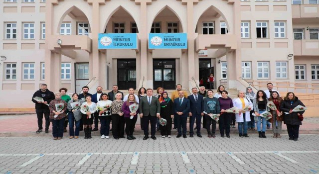 Vali Aydoğdu Öğretmenler Gününü kutladı