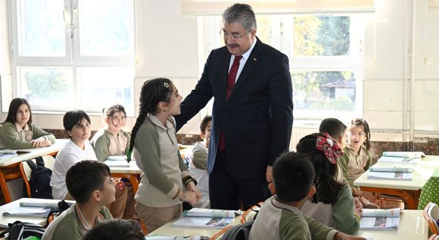 Vali Yılmaz, Salih Bahçeli İlkokulu’nu Ziyaret Etti