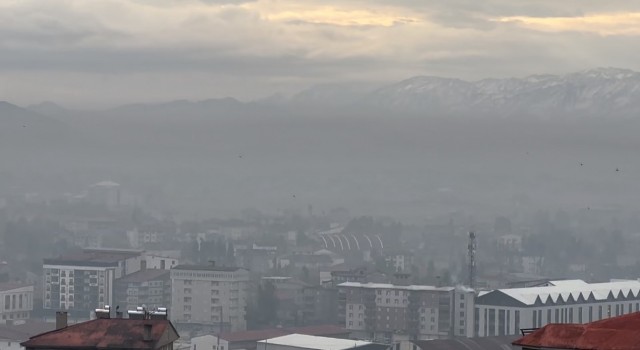 Yüksekova sis altında