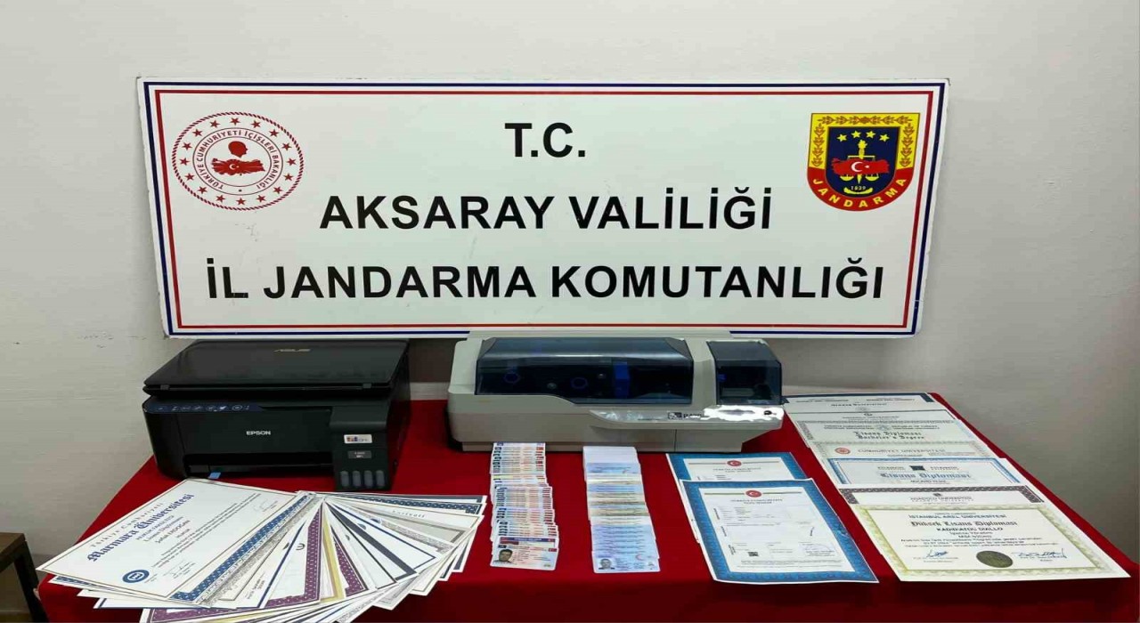 32 suç kaydı bulunan suç makinesi sahte kimlik basarken yakalandı