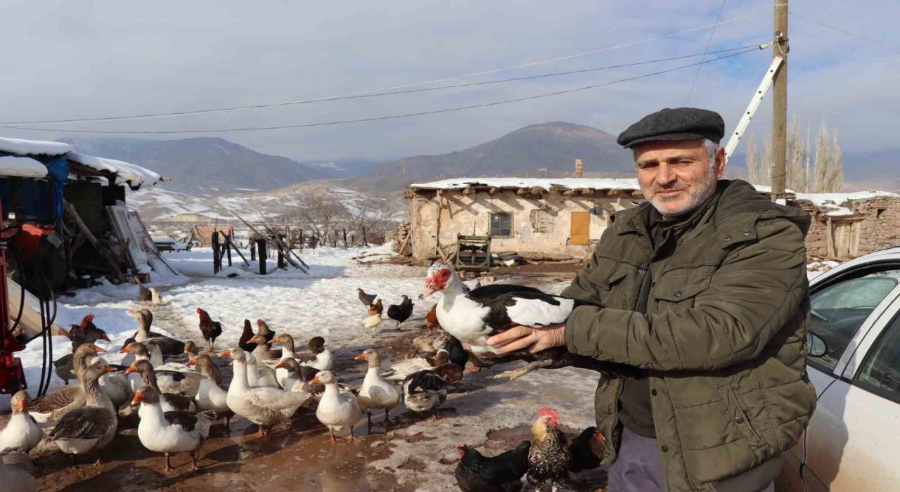 4 bin 500 kilometre uzaktan Erzuruma gelen misafir