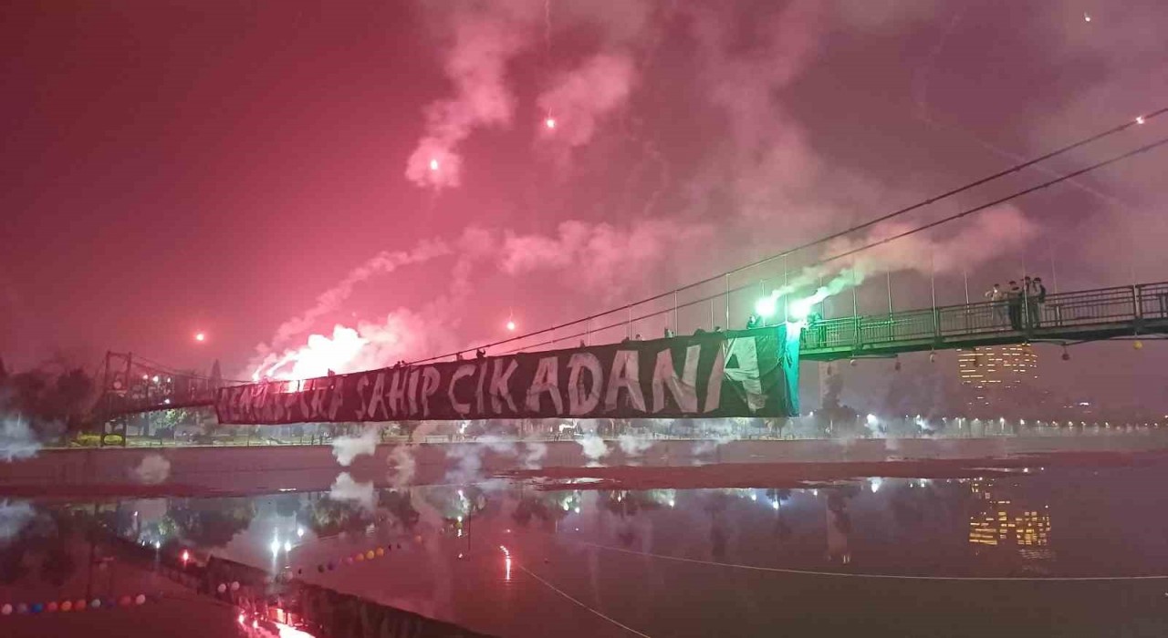 Adana Demirsporda taraftar 84. yılı coşkuyla kutladı