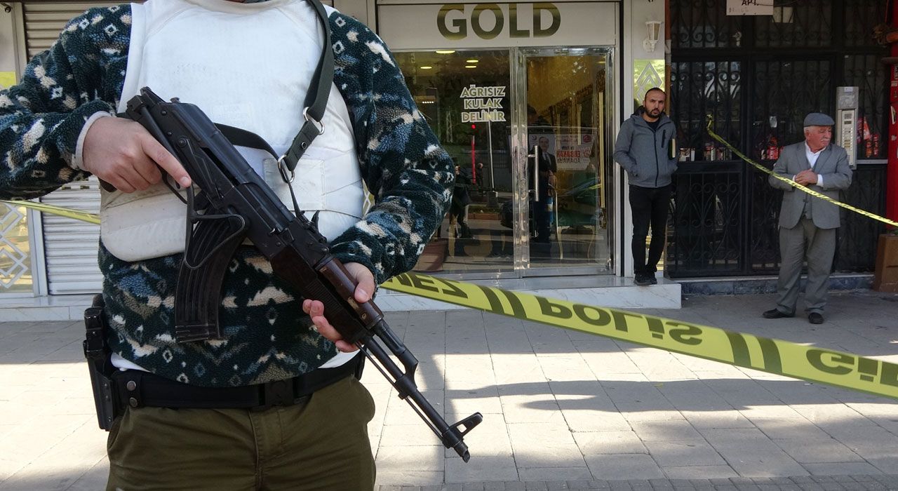 Adana’da Silahlı Kuyumcu Soygunu: 4 Kişi Kaçtı