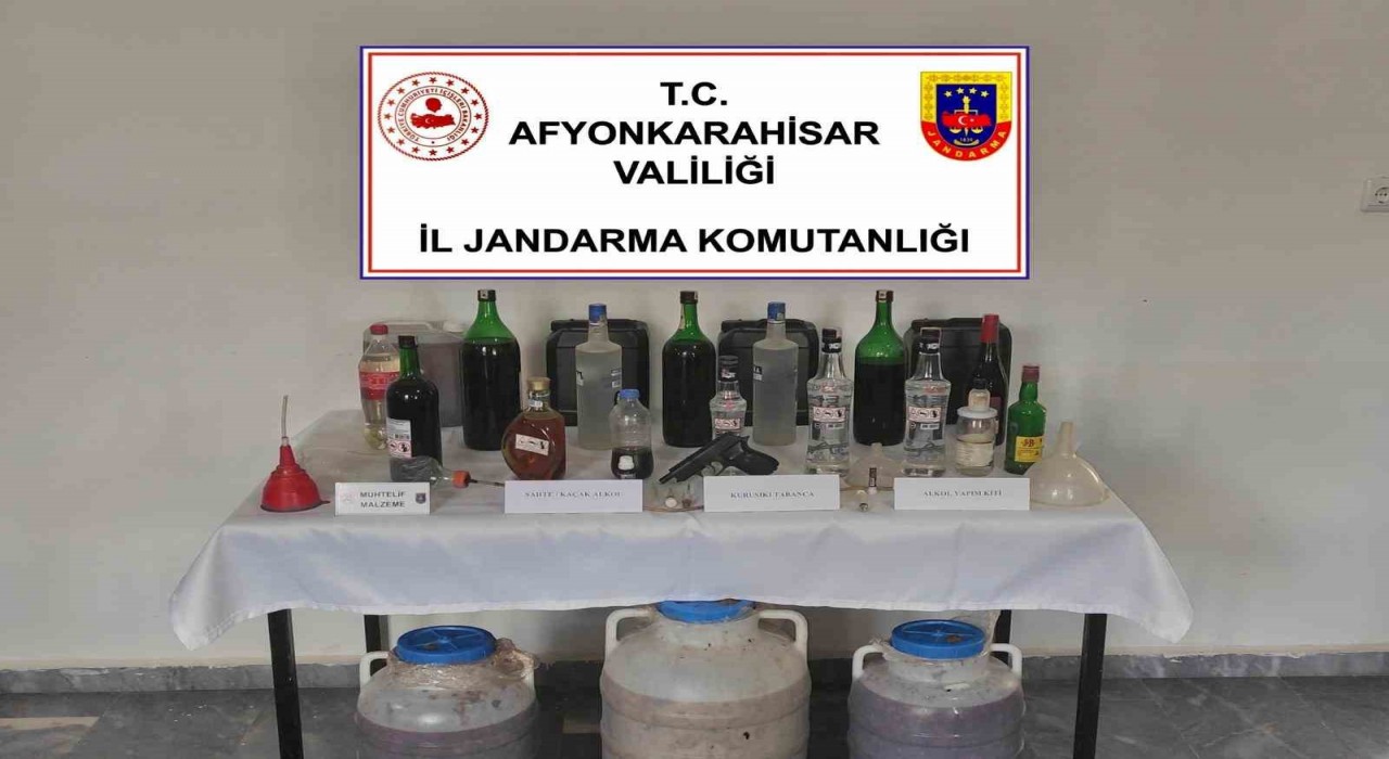 Afyonkarahisarda litrelerce sahte kaçak alkol ele geçirildi