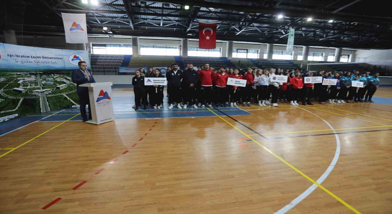 AİÇÜde ÜNİLİG voleybol bölgesel lig müsabakaları başladı