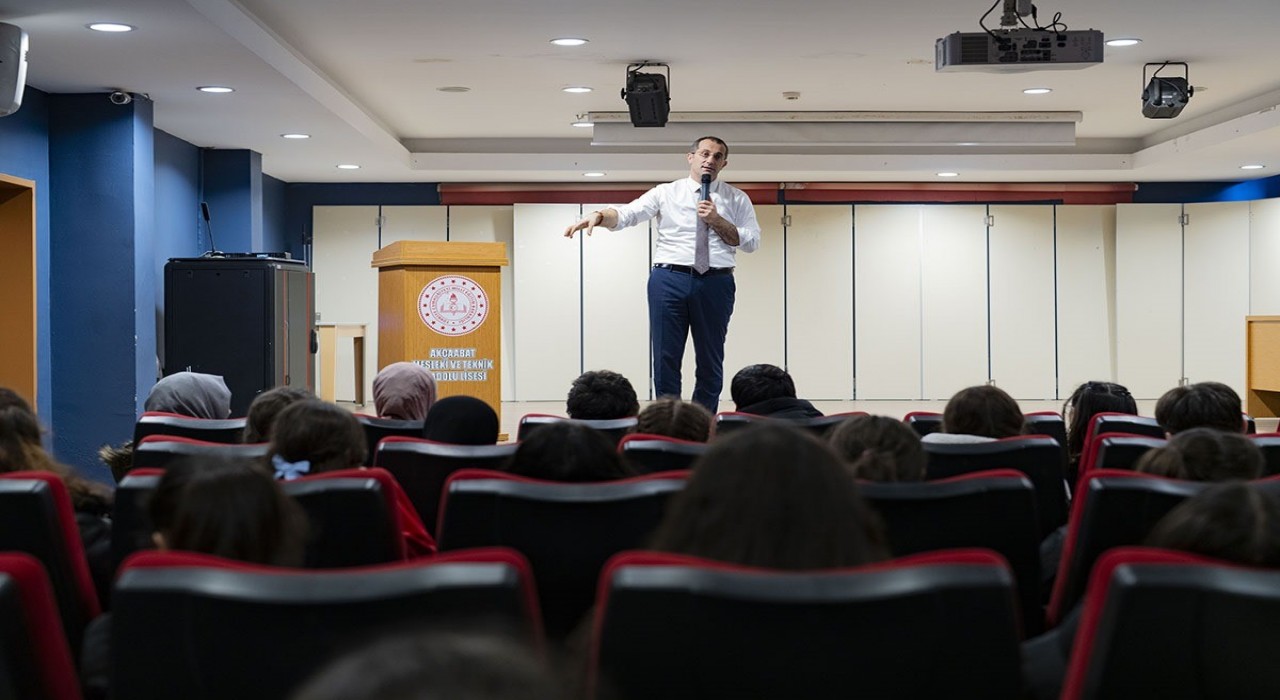Akçaabat Belediye Başkanı Ekim gençlerle buluştu