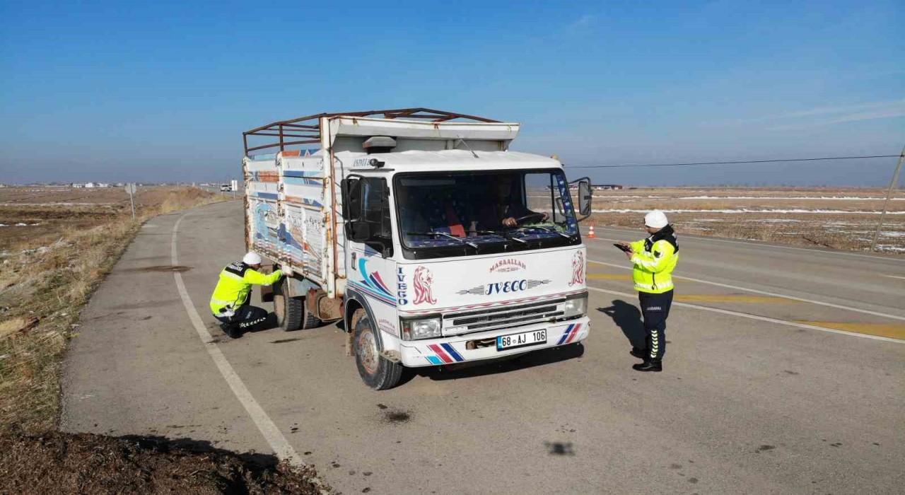 Aksarayda zorunlu kış lastiği uygulamaları başladı