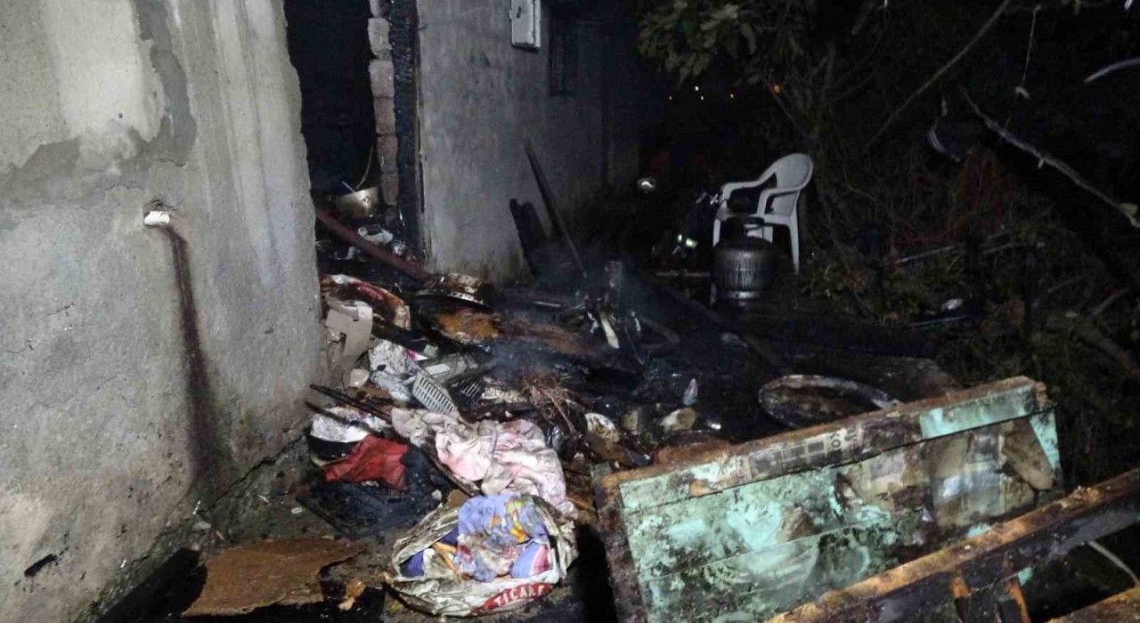 Alanyada yangın müstakil evi küle çevirdi