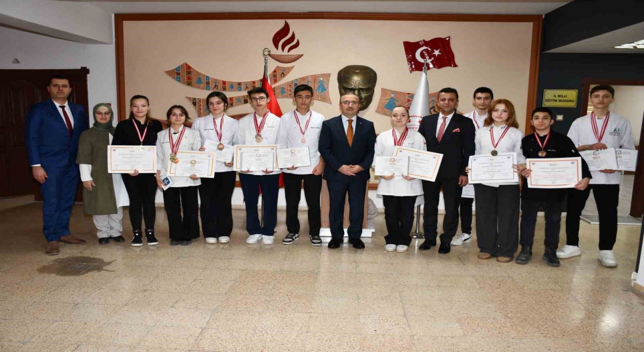 Antalya ve İstanbulda 2 ayrı katılan Eskişehirli öğrencilerden büyük başarı